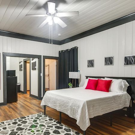 Modern Greenwood Studio Less Than 1 Mi To Downtown! Extérieur photo