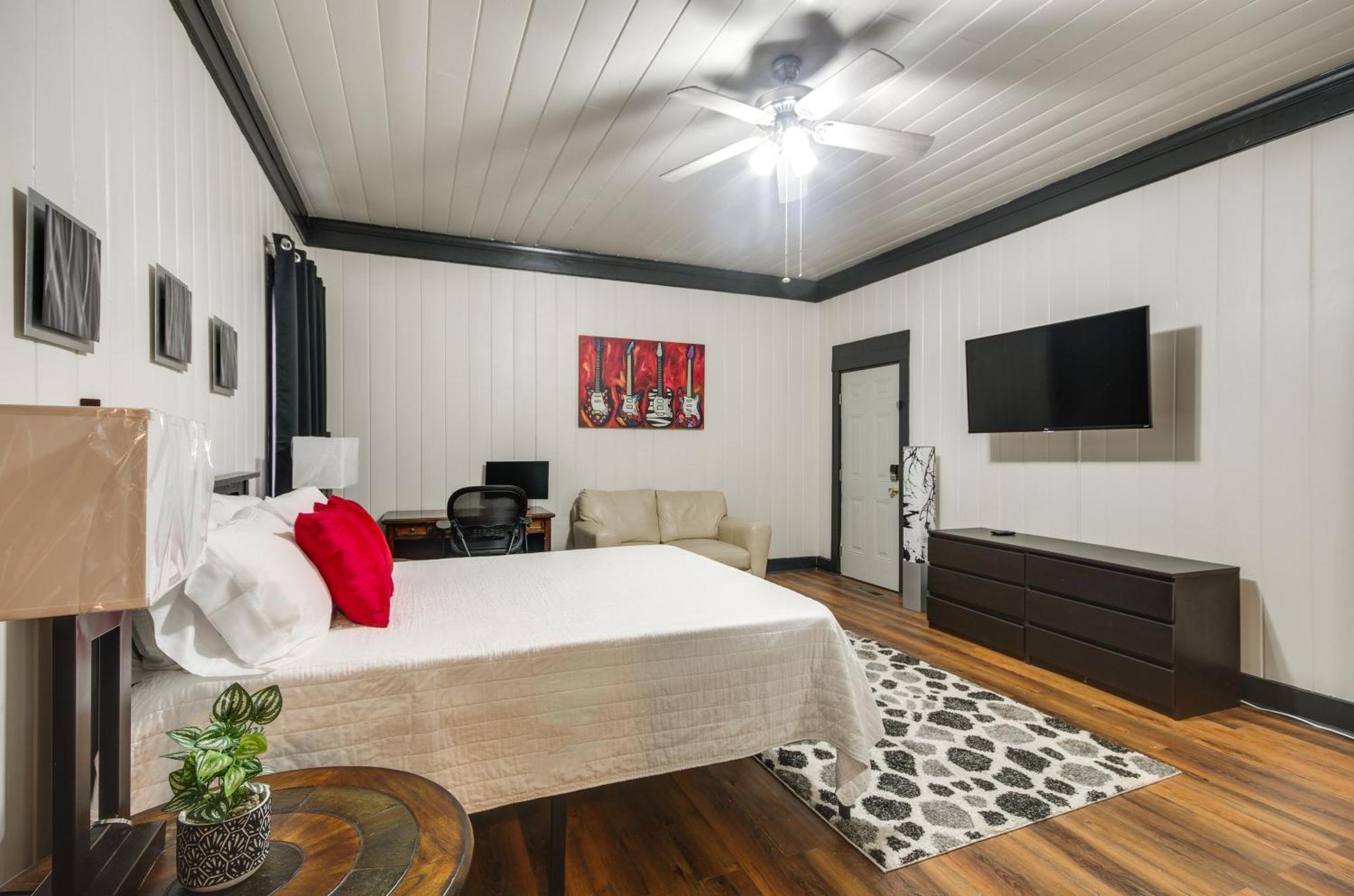 Modern Greenwood Studio Less Than 1 Mi To Downtown! Extérieur photo