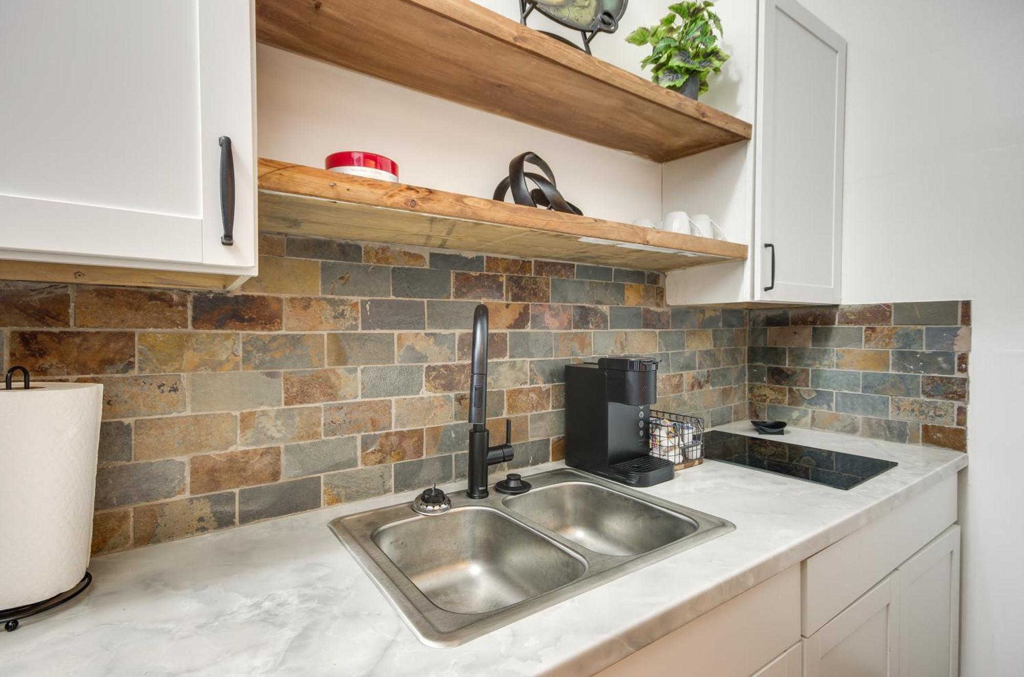 Modern Greenwood Studio Less Than 1 Mi To Downtown! Extérieur photo