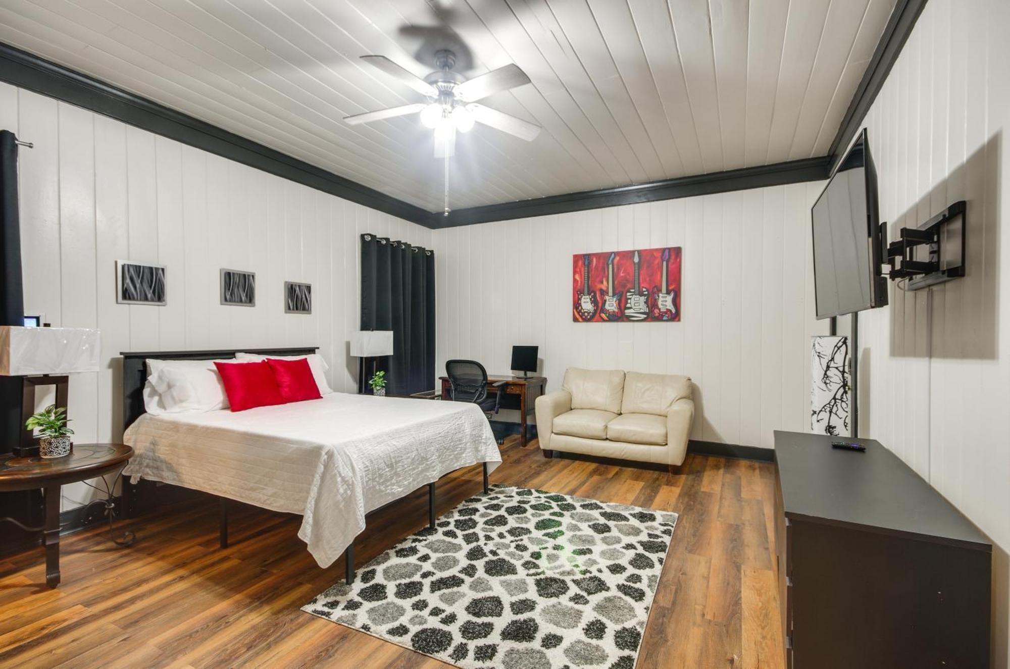 Modern Greenwood Studio Less Than 1 Mi To Downtown! Extérieur photo