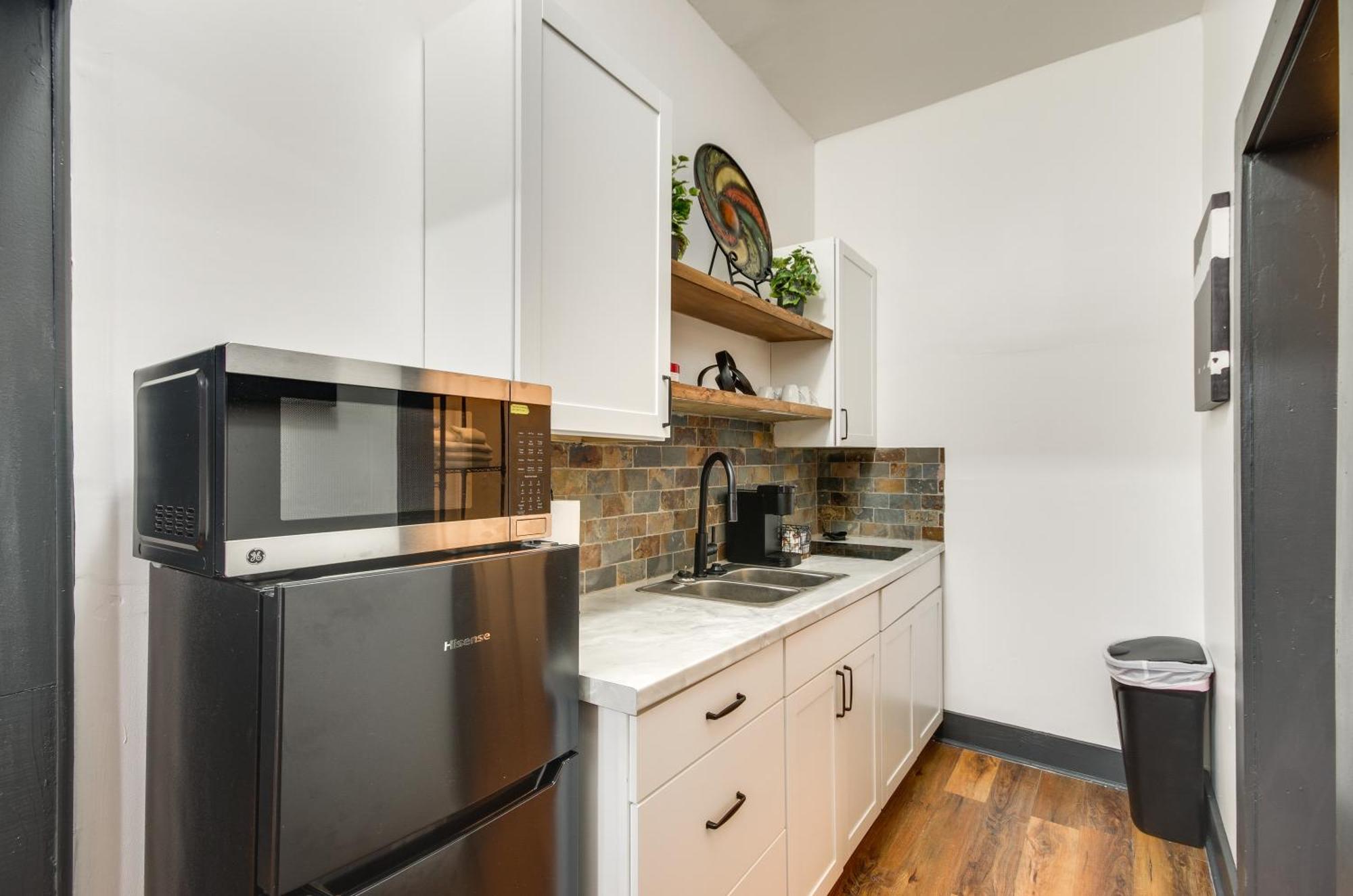 Modern Greenwood Studio Less Than 1 Mi To Downtown! Extérieur photo